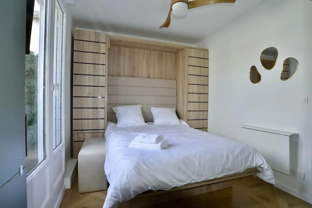 My Tiny House Paris Apartment 0*,  France